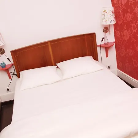 Nasoni Guest
