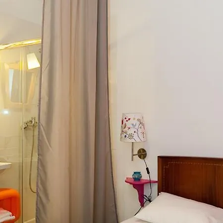 Hostel Nasoni Guest *